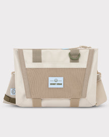 Beige Umhängetasche 'Avery' von Johnny Urban mit Netzfach und Logo vorne