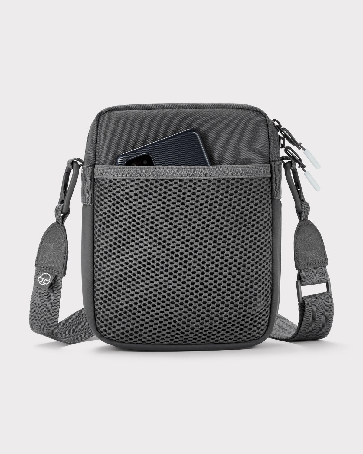 Graue Umhängetasche 'Jayden' mit Mesh-Vortasche und Smartphone