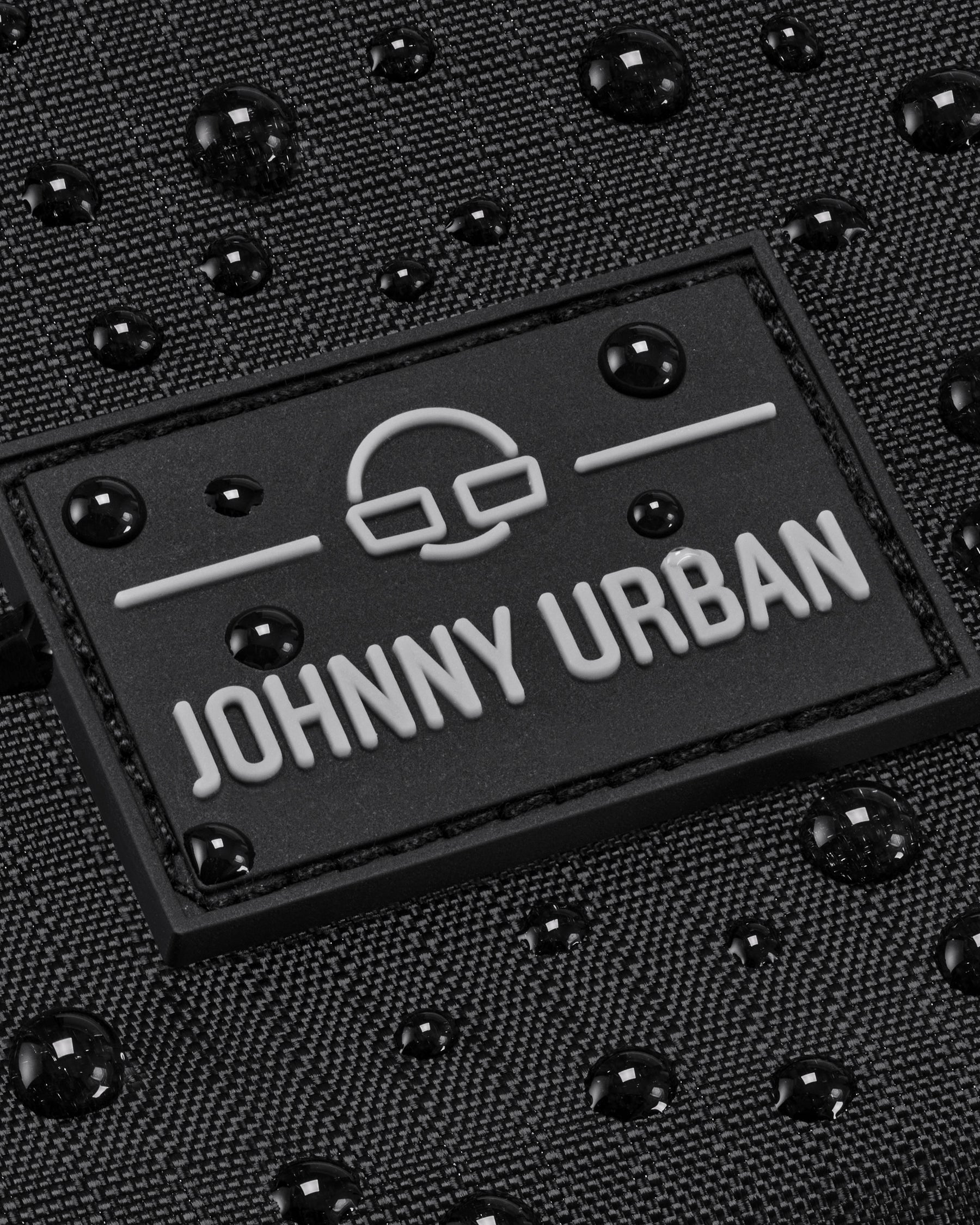 Schwarz gewebtes Material der Umhängetasche 'Jayden' mit Johnny Urban Logo und Wassertropfen
