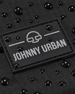 Schwarz gewebtes Material der Umhängetasche 'Jayden' mit Johnny Urban Logo und Wassertropfen