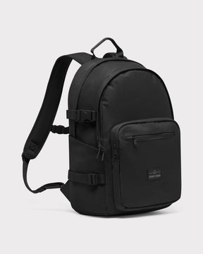 Schwarzer Rucksack 'Lian' von Johnny Urban mit mehreren Reißverschlusstaschen und verstellbaren Schulterriemen