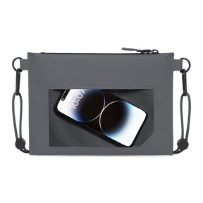 Johnny Urban Dry Bag 'Alfie' in Grau mit durchsichtigem Fach und Smartphone darin