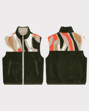 Teddy-Fleeceweste Bryson von Johnny Urban in Olivgrün mit abstraktem Muster in Beige, Orange und Schwarz