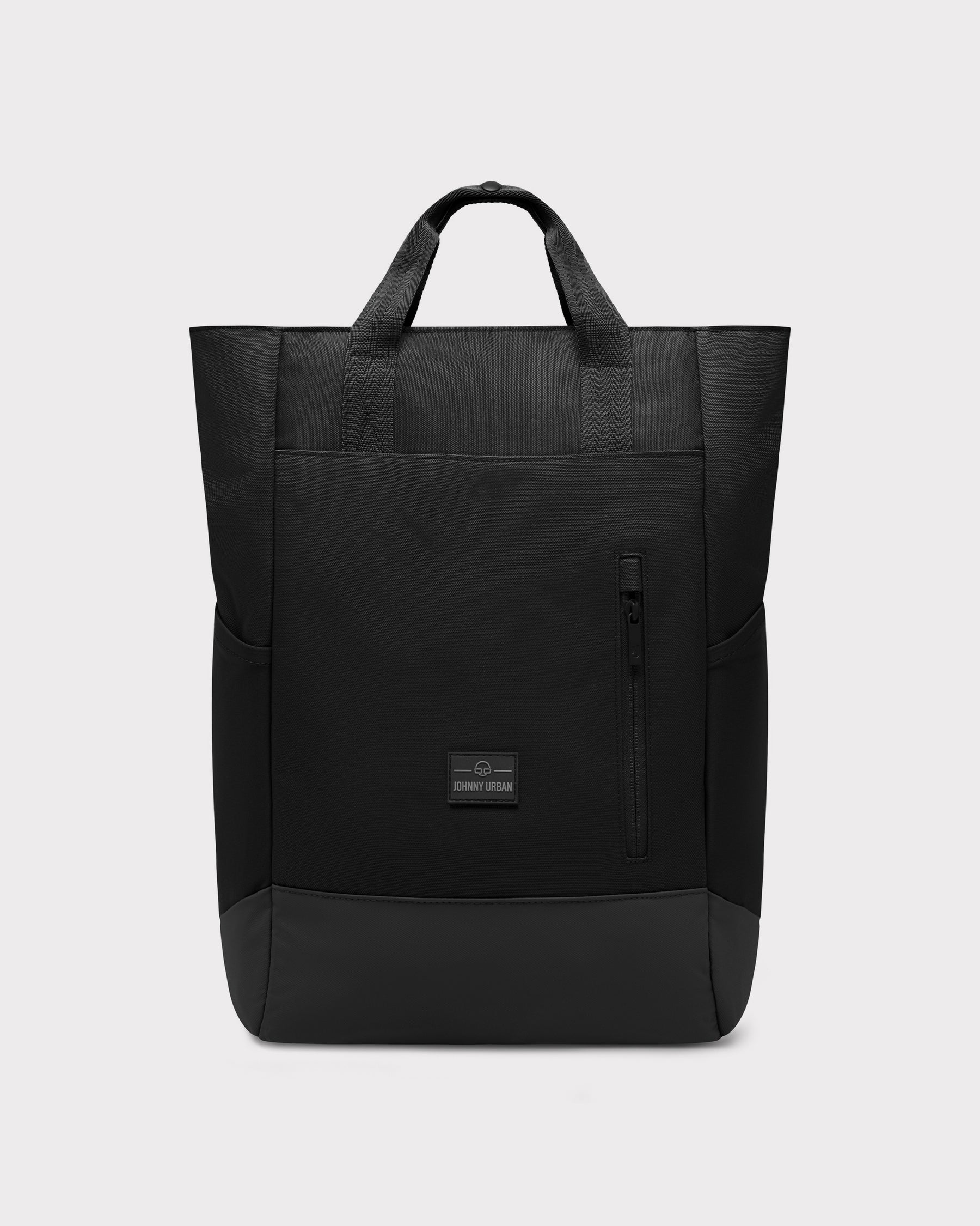 Schwarze Wickeltasche 'Blair' von Johnny Urban mit zwei Tragegriffen, Fronttasche mit Reißverschluss und Logo
