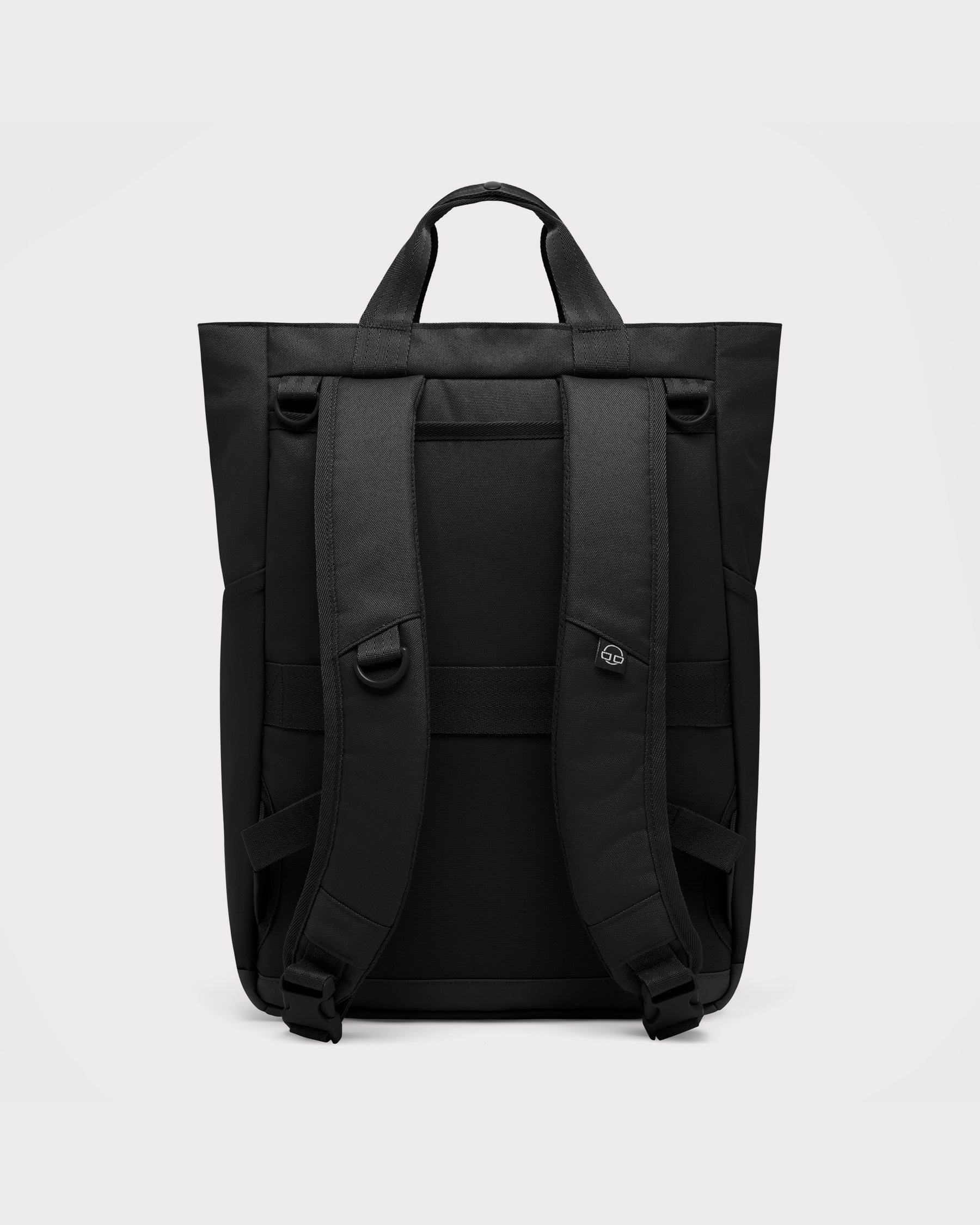 Schwarze Wickeltasche 'Blair' von Johnny Urban mit gepolsterten, verstellbaren Schultergurten