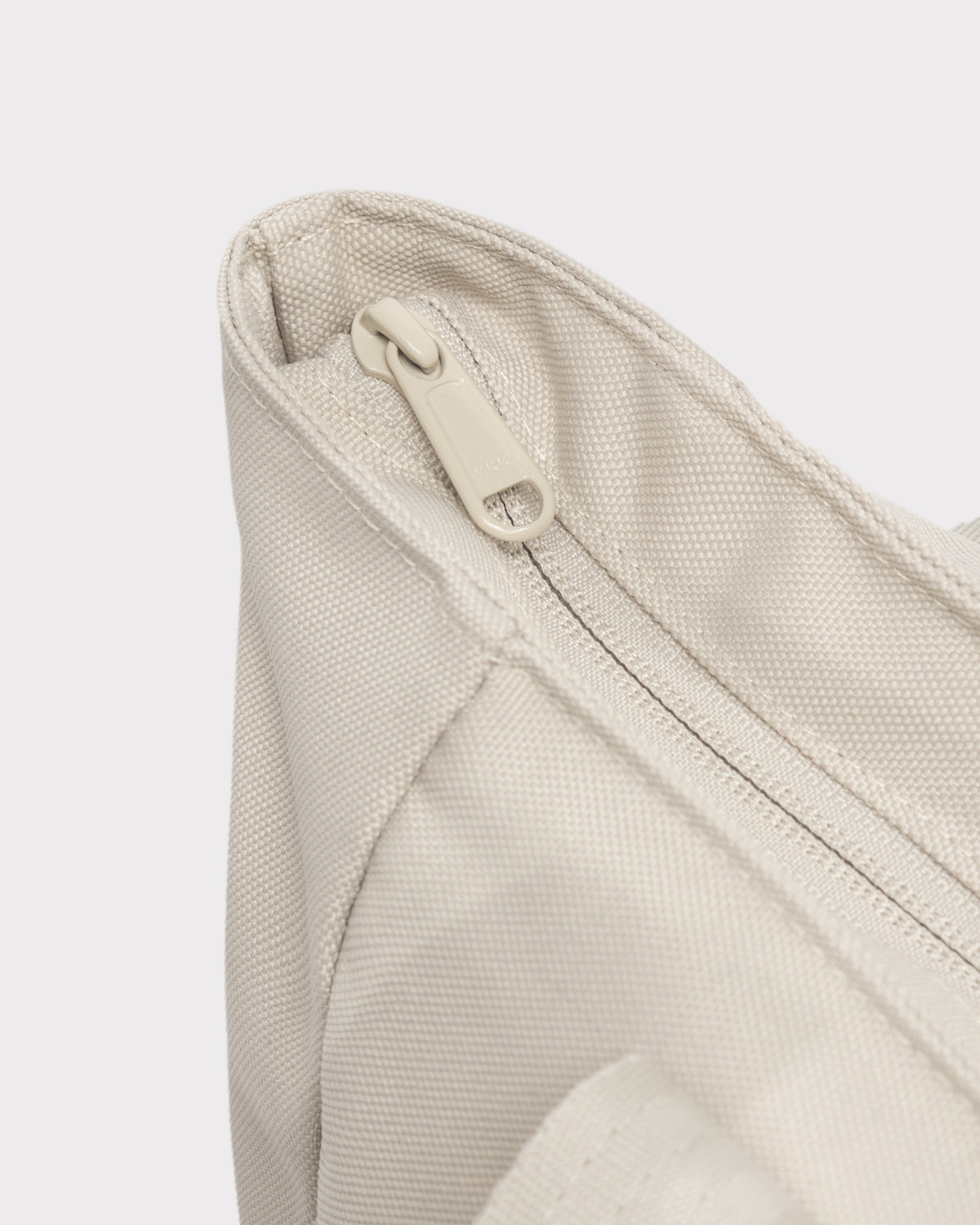 Beige Wickeltasche 'Blair' mit Reißverschluss aus robustem Stoff