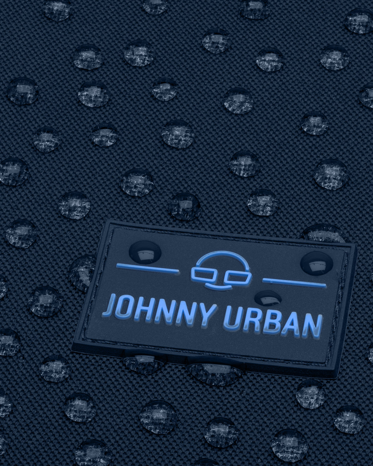 Wasserabweisendes dunkelblaues Material des Rucksacks 'Mika' mit Johnny Urban Logo