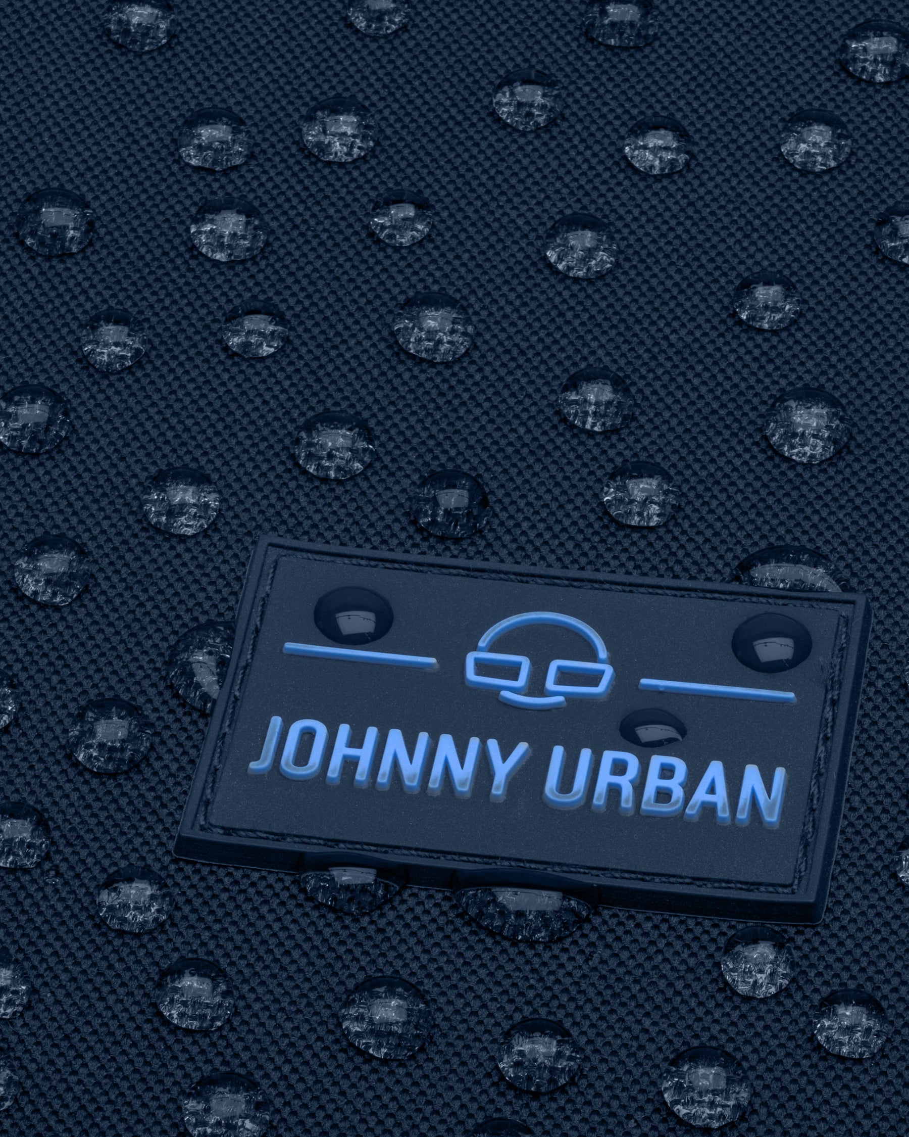Wasserabweisendes dunkelblaues Material des Rucksacks 'Mika' mit Johnny Urban Logo