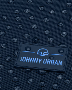 Wasserabweisendes dunkelblaues Material des Rucksacks 'Mika' mit Johnny Urban Logo