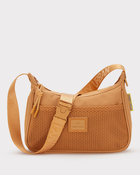 Handtasche 'Maddy' von Johnny Urban in karamelbraun mit Netzvordertasche und verstellbarem Schultergurt