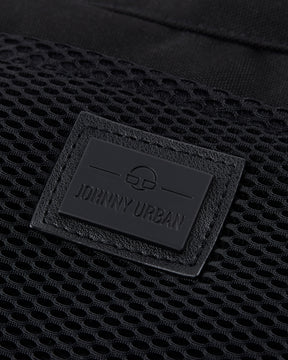 Schwarzes Netzmaterial mit Johnny Urban Markenetikett auf Handtasche 'Maddy'