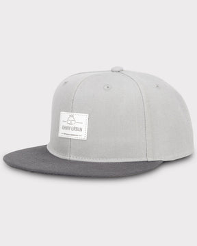 Baseballcap 'Dean' von Johnny Urban, hellgrau mit dunklem Schirm und weißem Markenetikett vorne