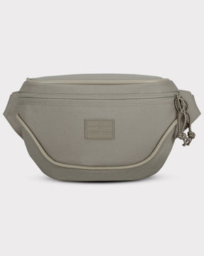 Bauchtasche 'Ben' von Johnny Urban in graubraun mit Reißverschluss und Logo vorn