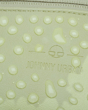 Nahaufnahme wasserabweisender Kunstlederoberfläche der limefarbenen Bauchtasche 'Toni' mit Johnny Urban Logo