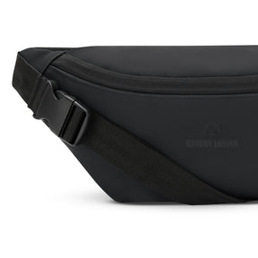 Schwarze Bauchtasche 'Riley' von Johnny Urban mit Reißverschluss und verstellbarem Riemen