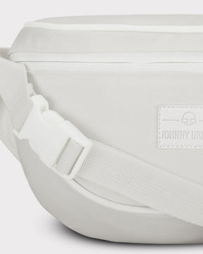 Cremeweiße Bauchtasche 'Ben' von Johnny Urban mit Reißverschluss und verstellbarem Gurt
