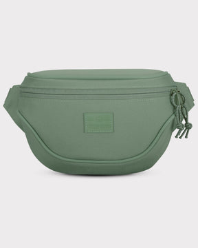 Grüne Bauchtasche 'Ben' von Johnny Urban mit Reißverschlüssen und Logo vorne