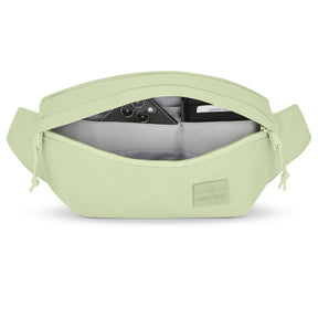 Limefarbene Bauchtasche 'Tom' von Johnny Urban mit offenem Reißverschluss, sichtbar Smartphone und Kreditkartenfach