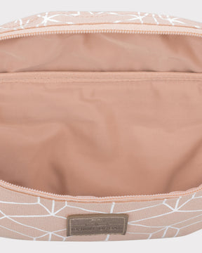 Innenseite der Bauchtasche 'Toni' aus rosa Canvas mit weißem Muster und einem kleinen Innenfach