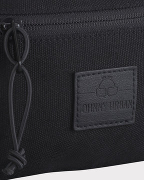 Schwarze Canvas-Bauchtasche 'Toni' von Johnny Urban mit Reißverschluss und Logo-Patch aus Kunstleder