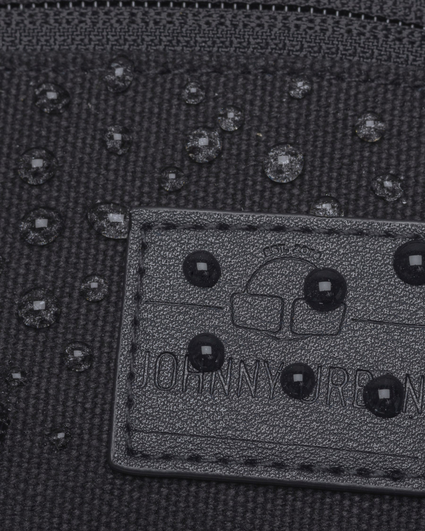 Wasserabweisende schwarze Canvas-Oberfläche mit Johnny Urban Logo auf Bauchtasche 'Toni'