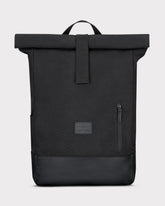 Schwarzer Rolltop Rucksack 'Adam Large' von Johnny Urban aus Canvas mit Lederboden und Frontreißverschluss