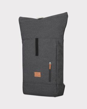 Johnny Urban Rolltop Rucksack 'Adam Medium' aus anthrazitfarbenem Canvas mit Lederetikett und Fronttasche mit Reißverschluss