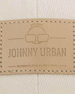 Beige Lederetikett mit ‚Johnny Urban‘ und ‚Metropolitan Accessories‘ auf beigem Canvas des Cap ‚Dean‘