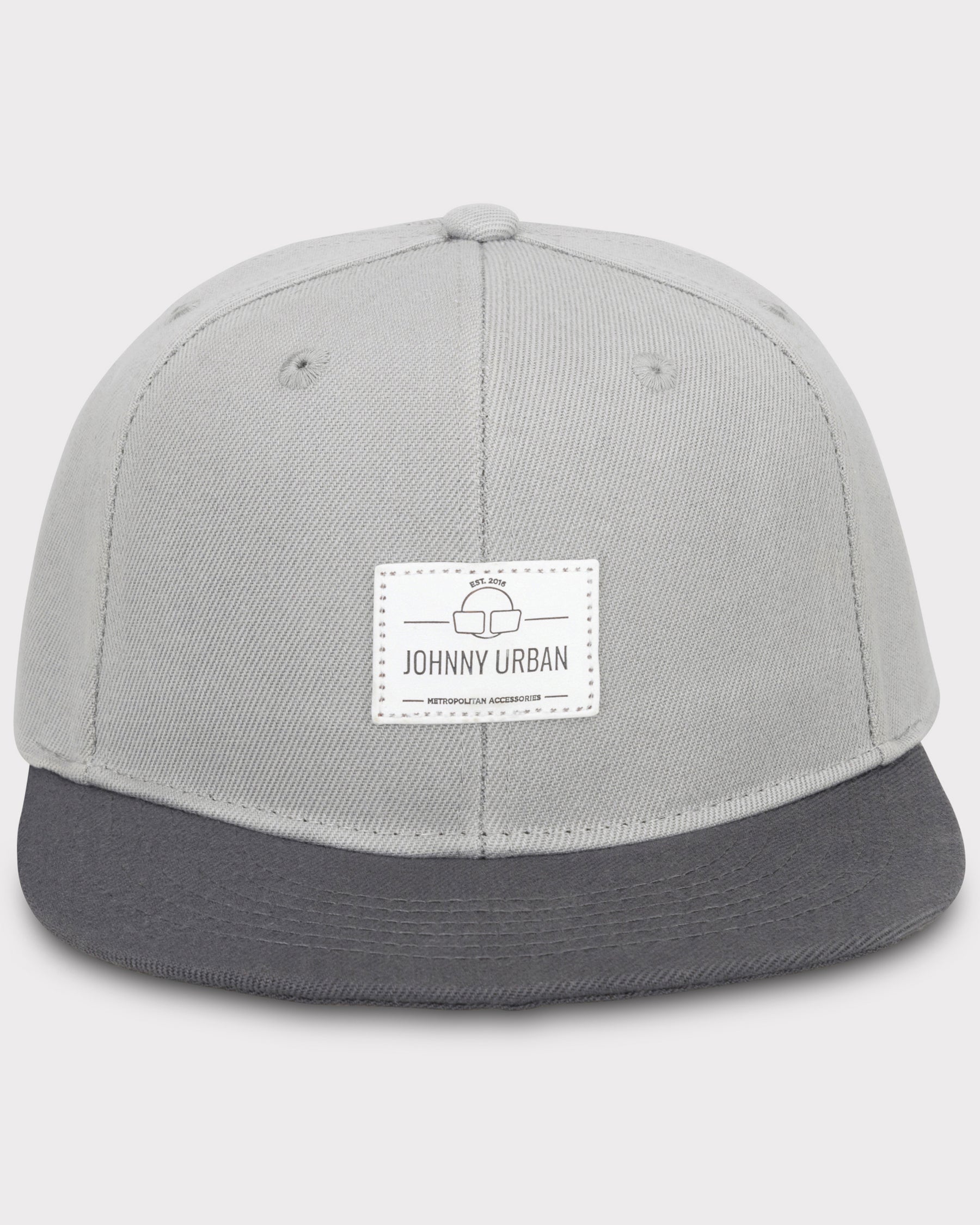 Graue Johnny Urban Cap 'Dean' mit dunkelgrauem Schirm und weißem Logo-Patch