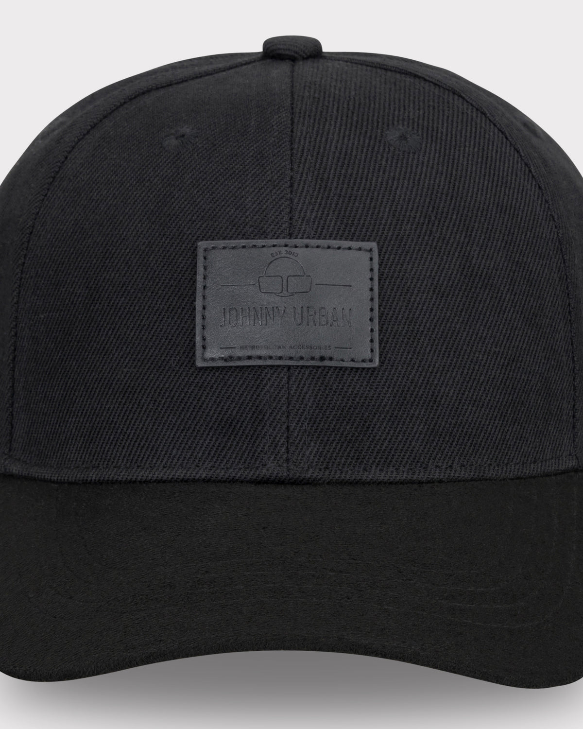 Schwarze, gewölbte Cap 'Dean' von Johnny Urban mit Lederpatch vorne