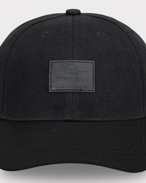 Schwarze, gewölbte Cap 'Dean' von Johnny Urban mit Lederpatch vorne