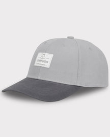 Graue Cap 'Dean' mit gebogenem Schirm und weißem Johnny Urban Logo-Patch