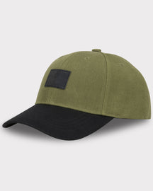 Johnny Urban Cap 'Dean' in grüner Stoffkappe mit schwarzem, gebogenem Schirm und schwarzem Logo-Patch