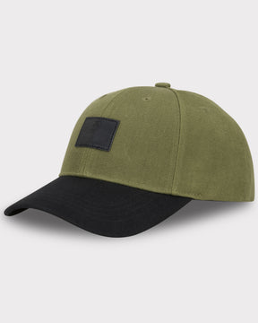 Johnny Urban Cap 'Dean' in grüner Stoffkappe mit schwarzem, gebogenem Schirm und schwarzem Logo-Patch