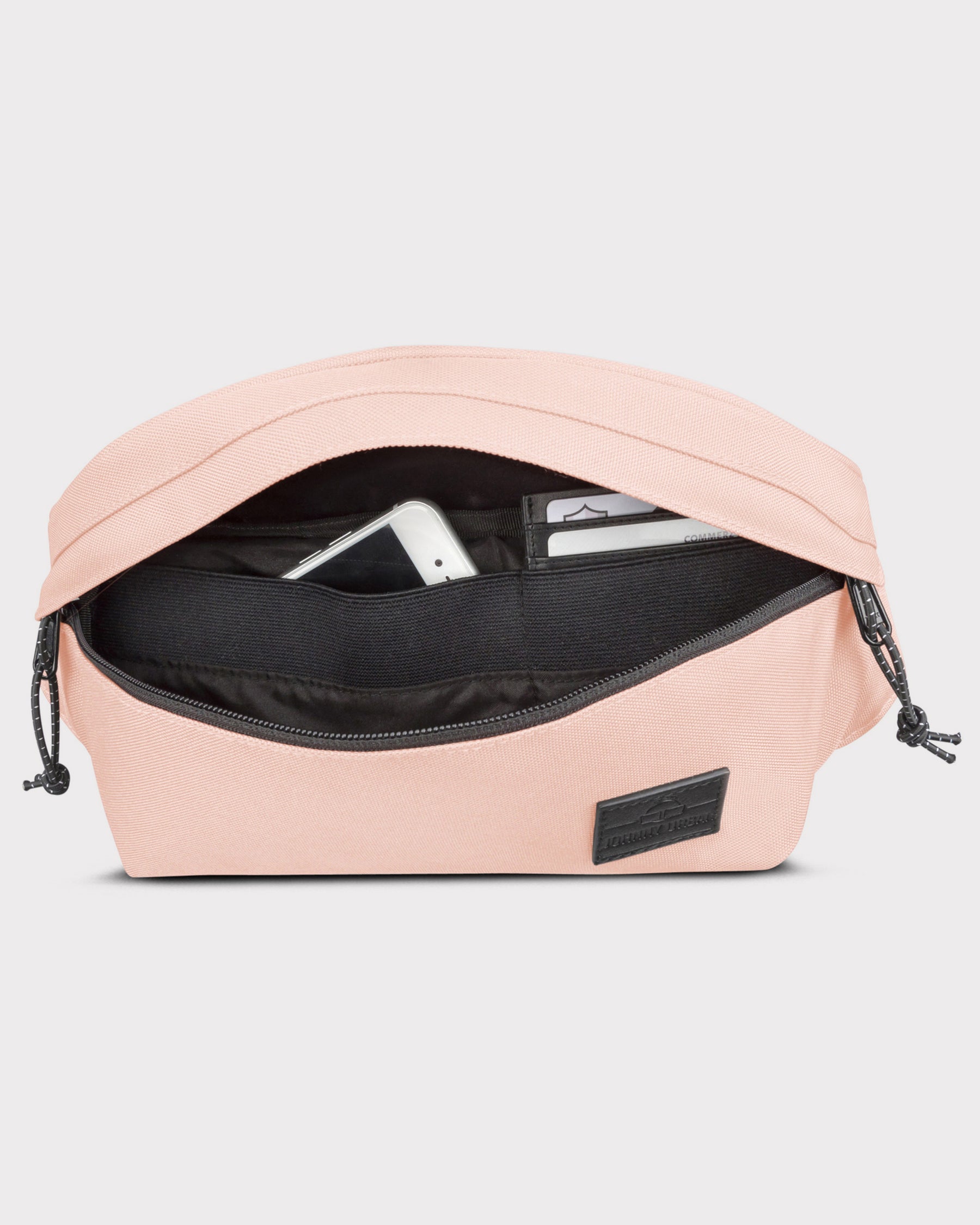 Große Damen-Bauchtasche 'Tom' von Johnny Urban in Rosa mit offenem Reißverschluss, innen mit Smartphone und Kartenfächern