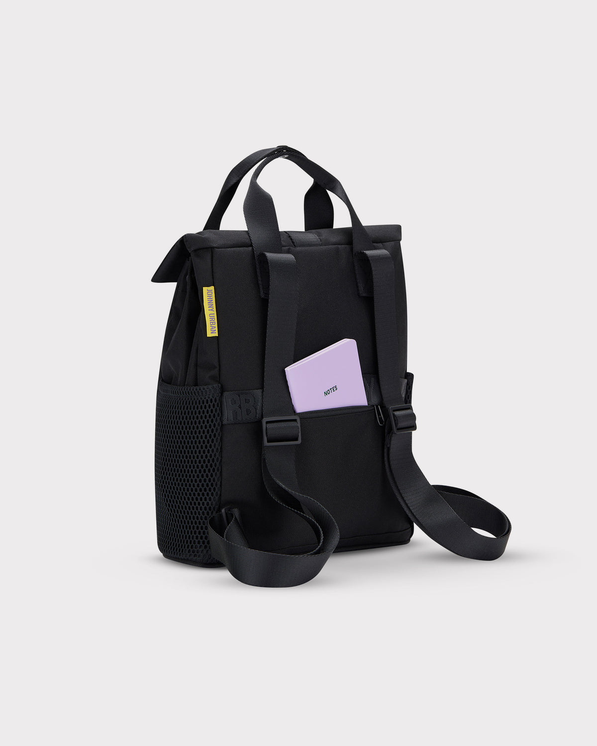 Schwarzer Damen-Rucksack 'Jules' von Johnny Urban mit Netzaußentasche und Notizbuch in Rückentasche