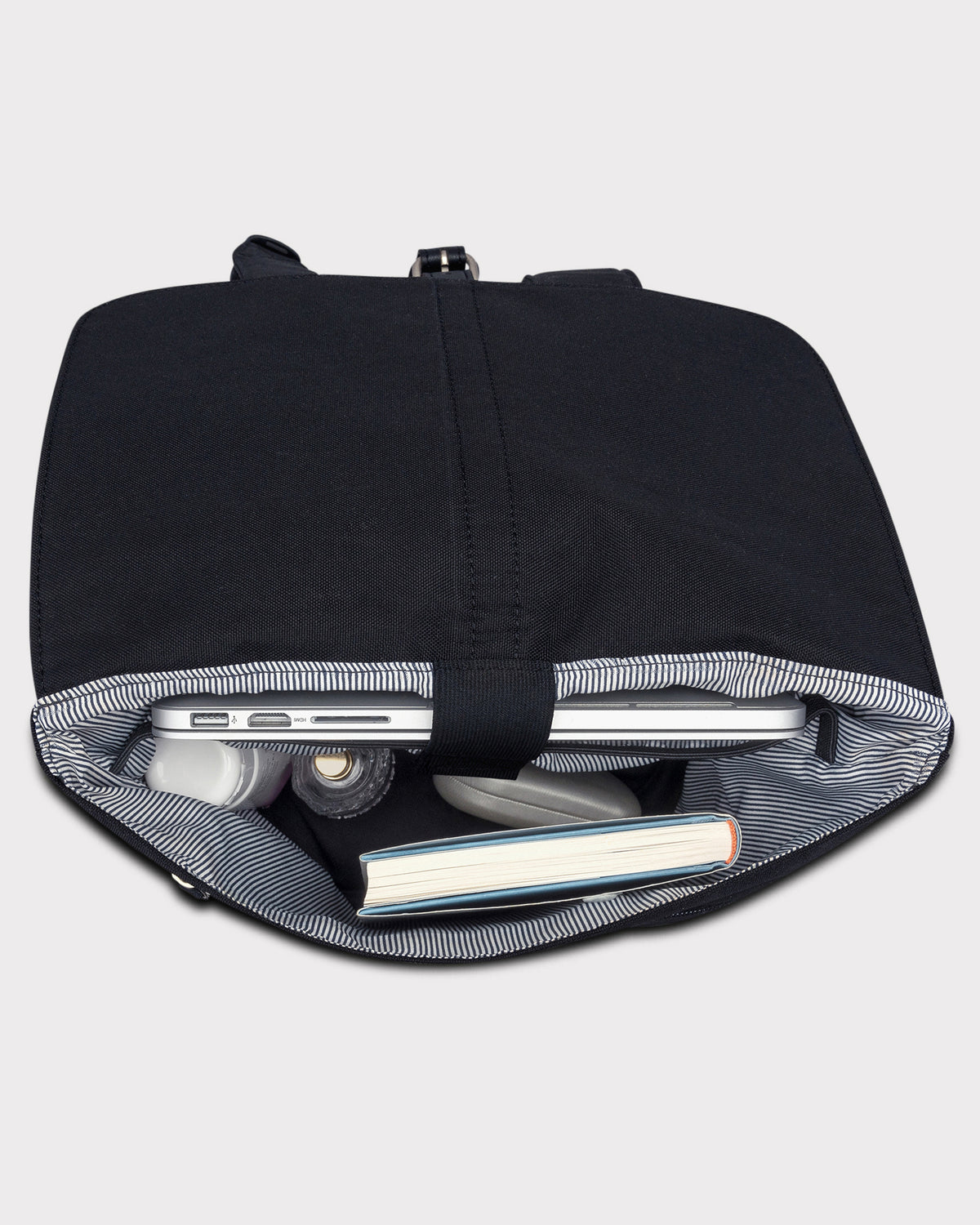 Schwarzer Damenrucksack 'Mia' von Johnny Urban mit Laptopfach, innerer gestreifter Fütterung, Buch und Flasche innen