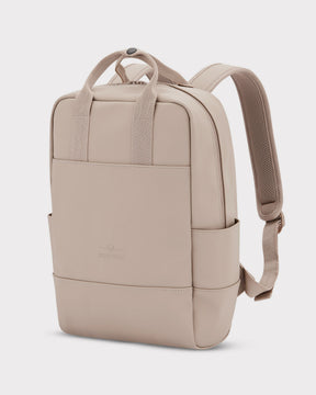 Beiger Damenrucksack 'Hailey' von Johnny Urban mit zwei Tragehenkeln und verstellbaren, gepolsterten Schulterriemen