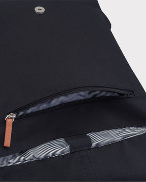 Damenrucksack 'Mia' von Johnny Urban in Schwarz mit gestreiftem Innenfutter und Reißverschlusstasche