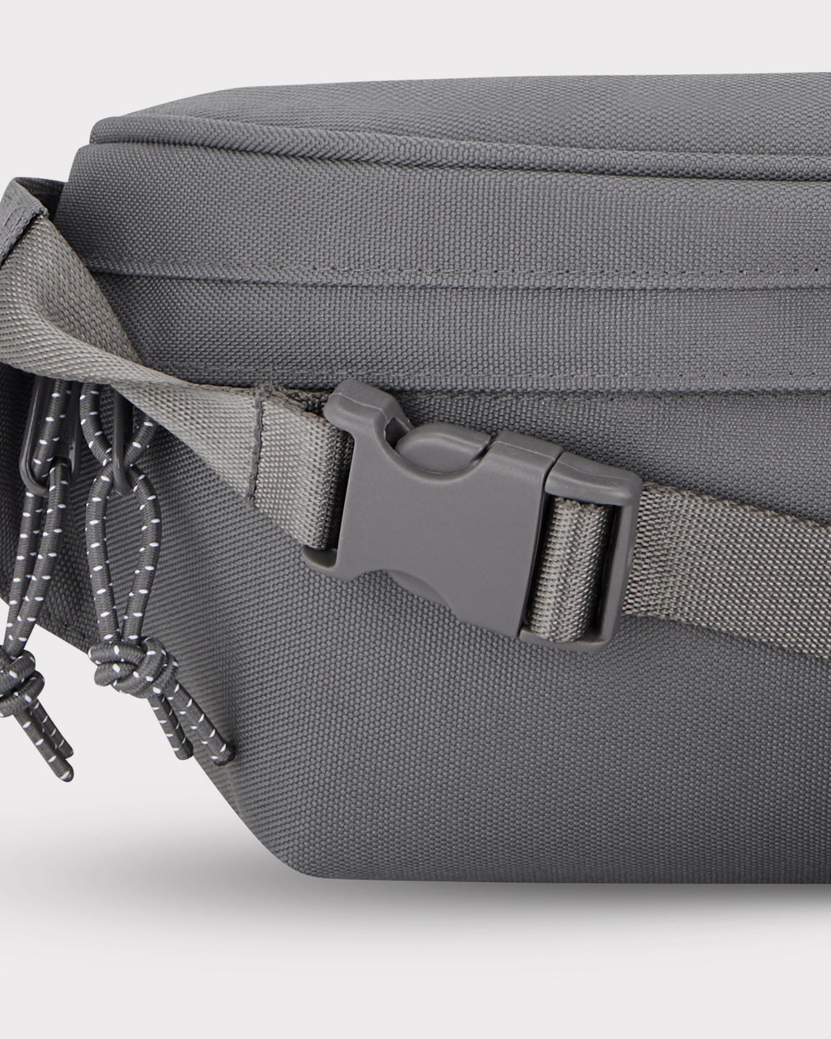 Grau gewebte Bauchtasche 'Tom' mit grauem verstellbarem Gurt und schwarzen Zipper-Anhängern
