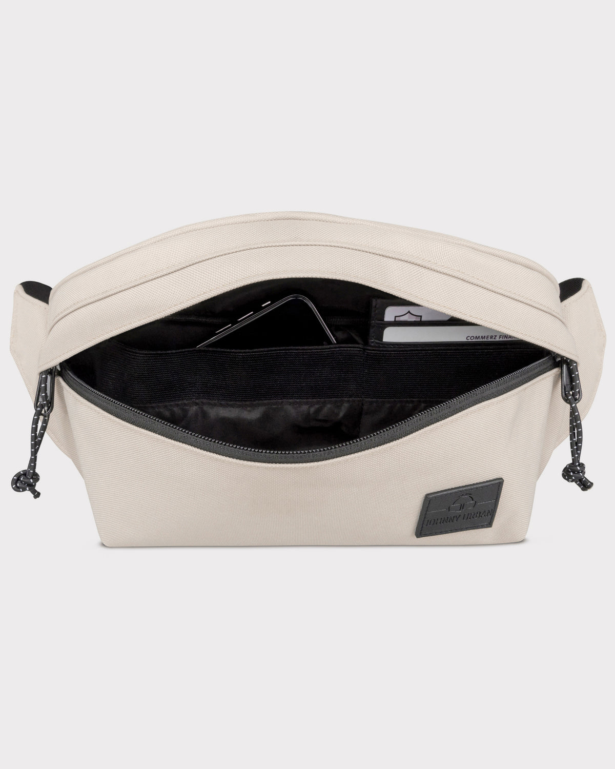 Beige Bauchtasche 'Tom' von Johnny Urban mit geöffnetem Hauptfach, sichtbar Smartphone und Kartenfächer