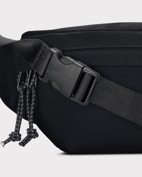 Schwarze nachhaltige Bauchtasche "Tom" mit Schnalle und reflektierenden Reißverschlussanhängern