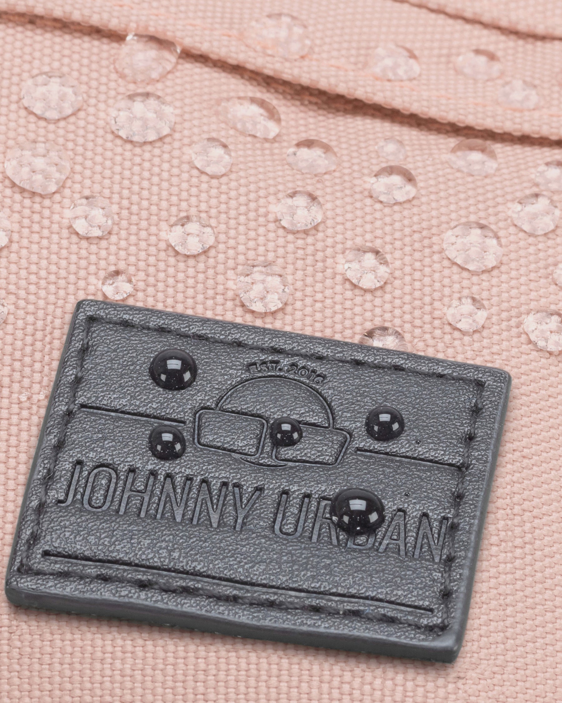 Wasserabweisendes Material mit Johnny Urban Logo auf der Bauchtasche 'Tom'