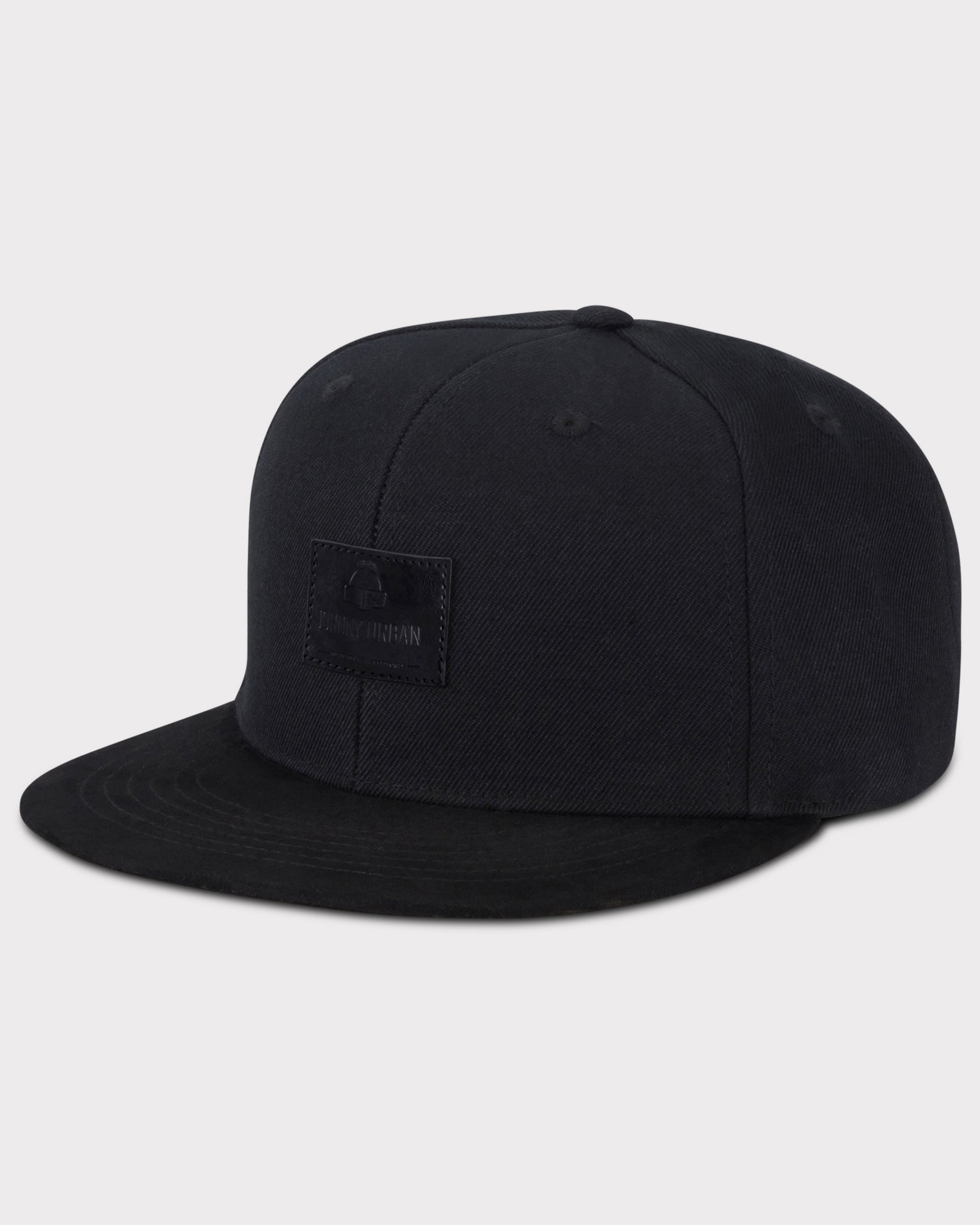 Schwarze Johnny Urban Cap 'Dean' mit flachem Schirm und rechteckigem Logo vorne