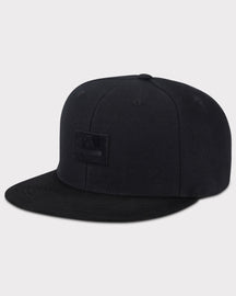 Schwarze Johnny Urban Cap 'Dean' mit flachem Schirm und rechteckigem Logo vorne
