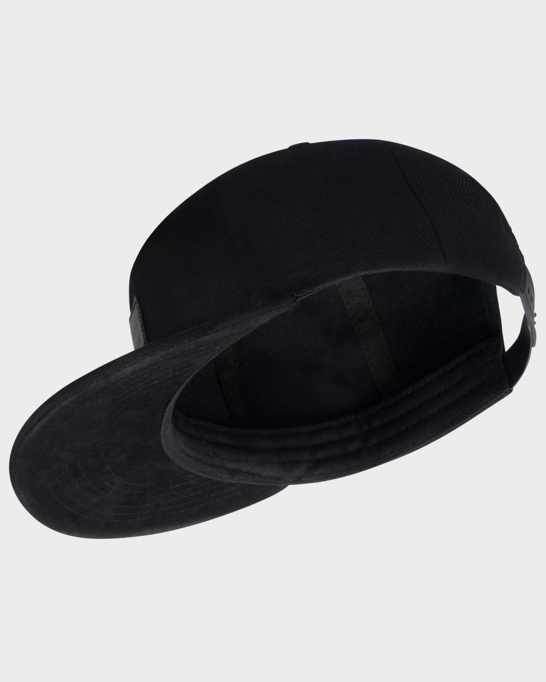 Schwarze 'Dean' Cap mit verstellbarem Verschluss und flachem Schirm
