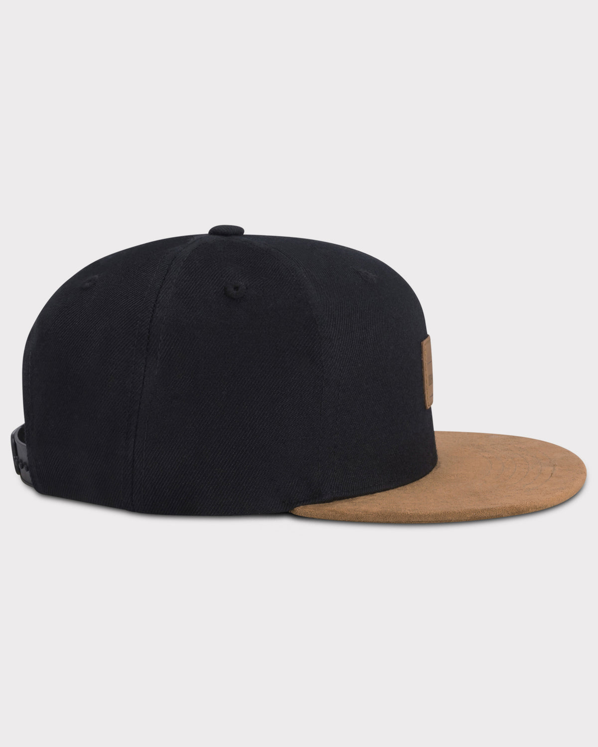 Schwarze Cap 'Dean' mit flachem, braunem Schirm und verstellbarem Verschluss