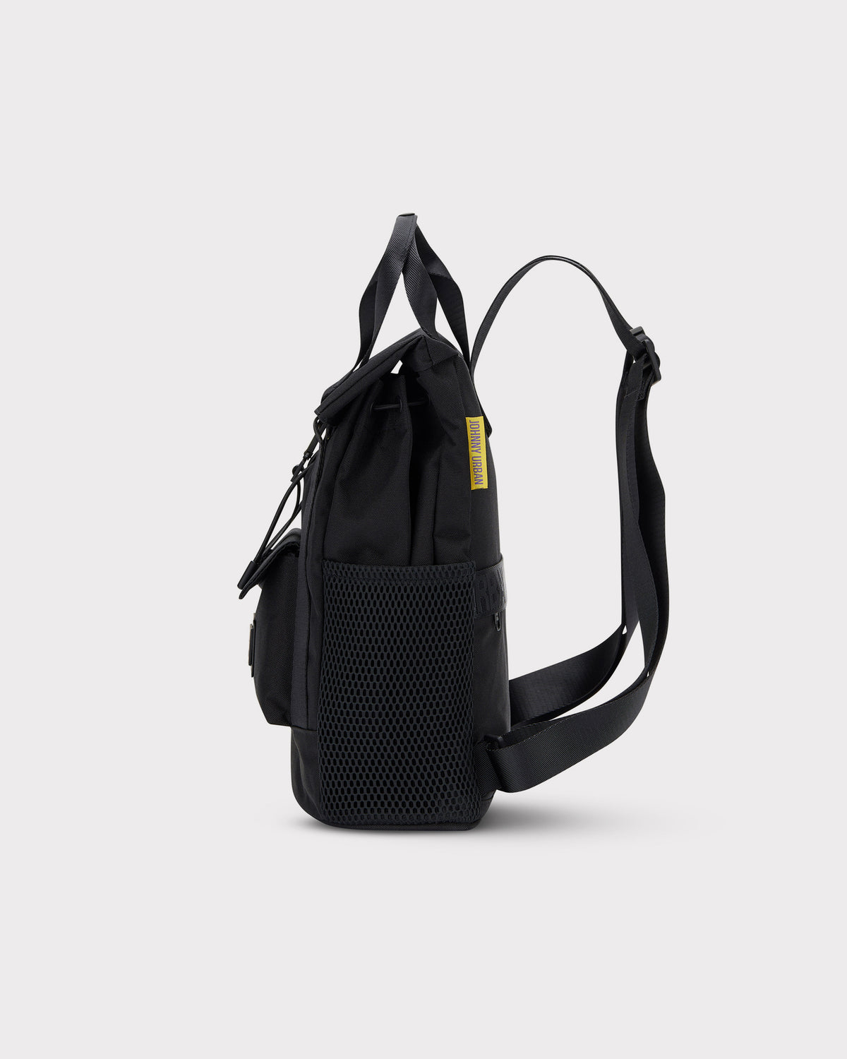 Schwarzer Rucksack 'Jules' von Johnny Urban mit seitlichem Netzfach und verstellbarem Schultergurt