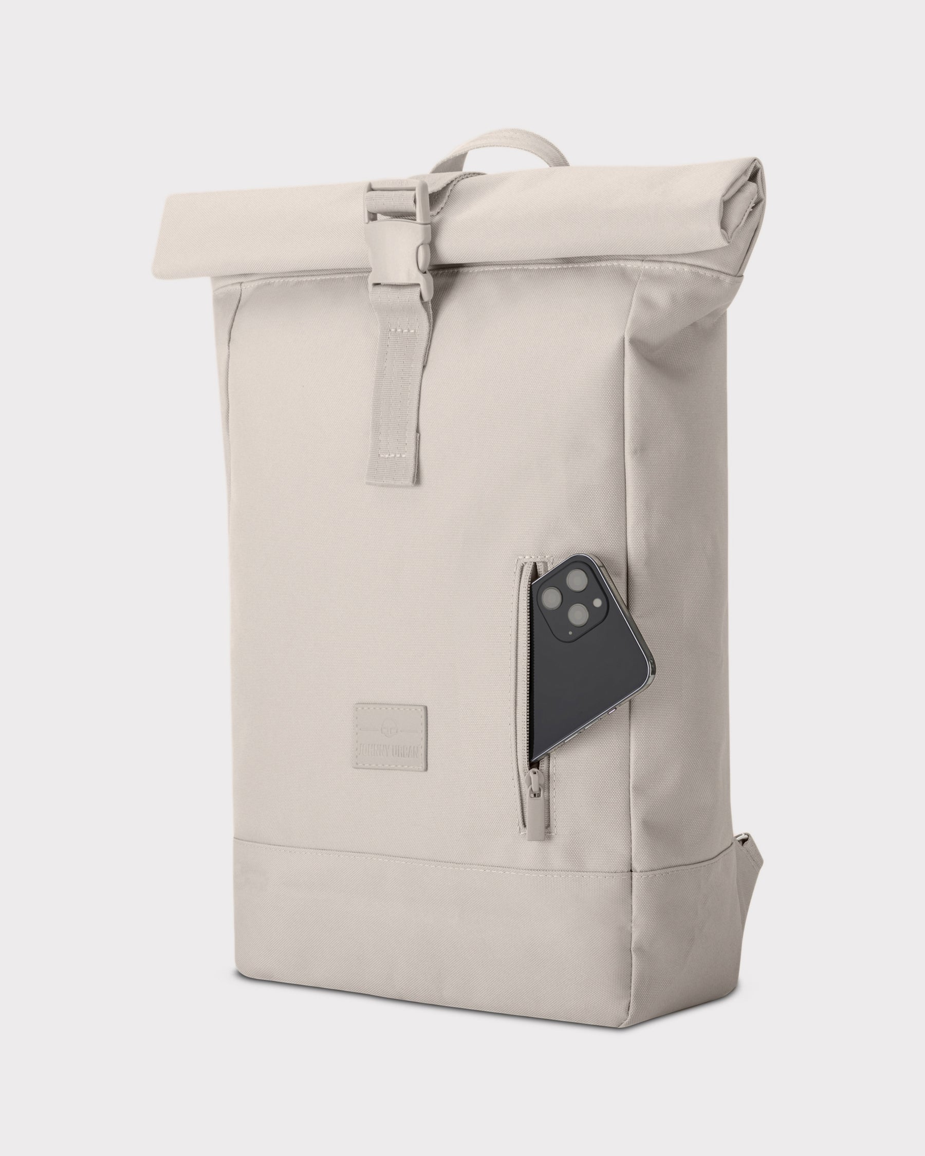 Rolltop Rucksack Robin Medium in hellbeige mit seitlicher Reißverschlusstasche und Smartphone