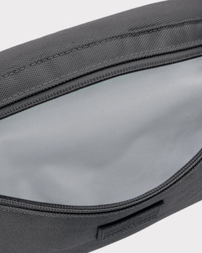 Johnny Urban Bauchtasche ‚Erik Small‘ in dunkelgrauem robustem Material mit offenem Hauptfach